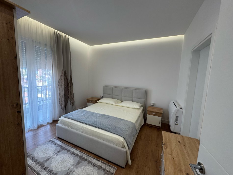 Tirane, jepet me qera apartament 2+1 Kati 7, 95 m² 800 € (rruga 5 maji)