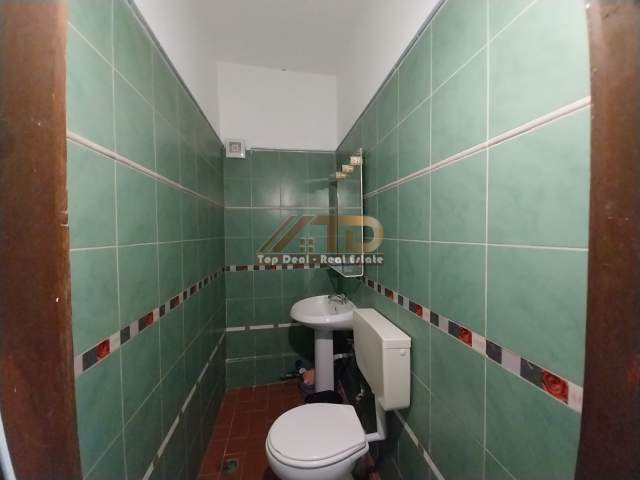 Tirane, jepet me qera zyre Kati 0, 190 m² 2.700 Euro (Rruga Bulevardi zogu i pare)