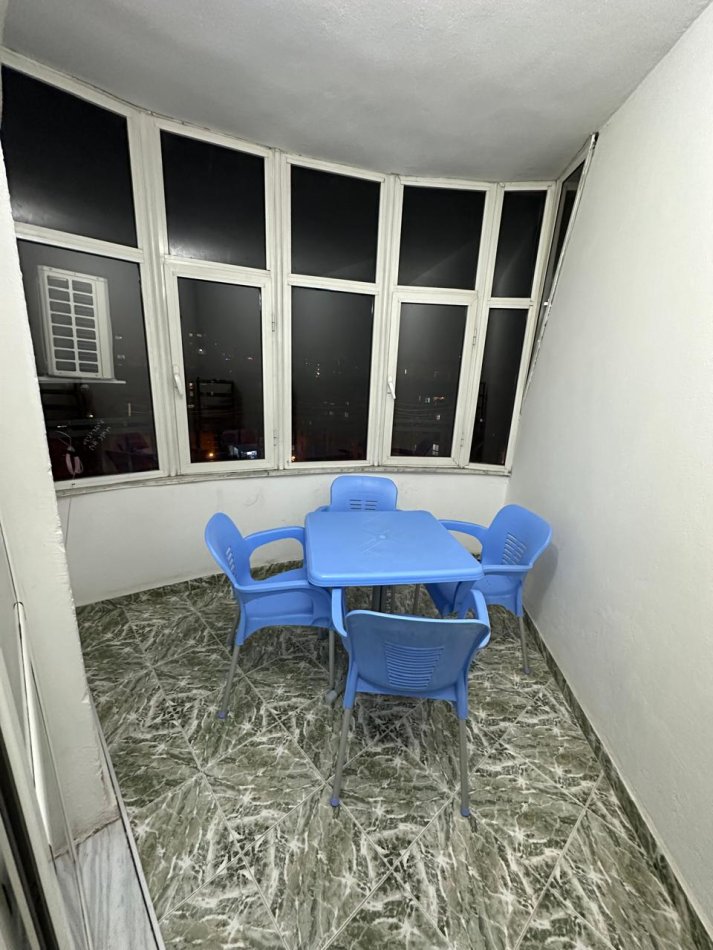 Tirane, jepet me qera apartament 2+1+Ballkon Kati 7, 87 m² 550 € 