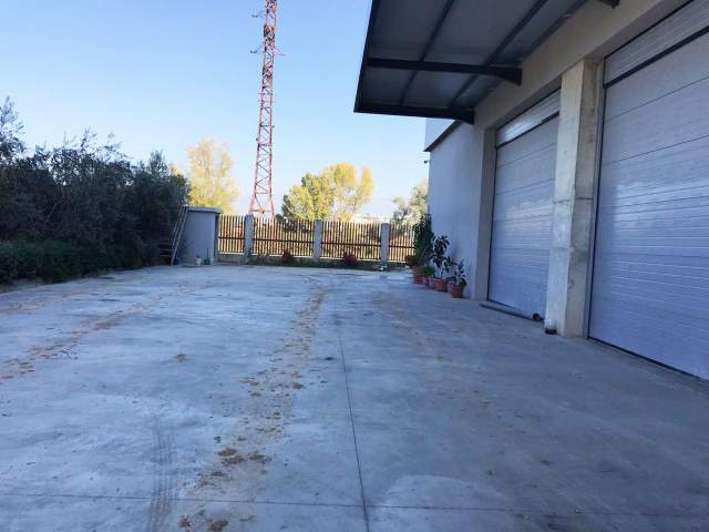 Tirane, jap me qera magazine Kati 2, 1.600 m² 5.280 Euro (Autostrada TR-DR, Kashar)