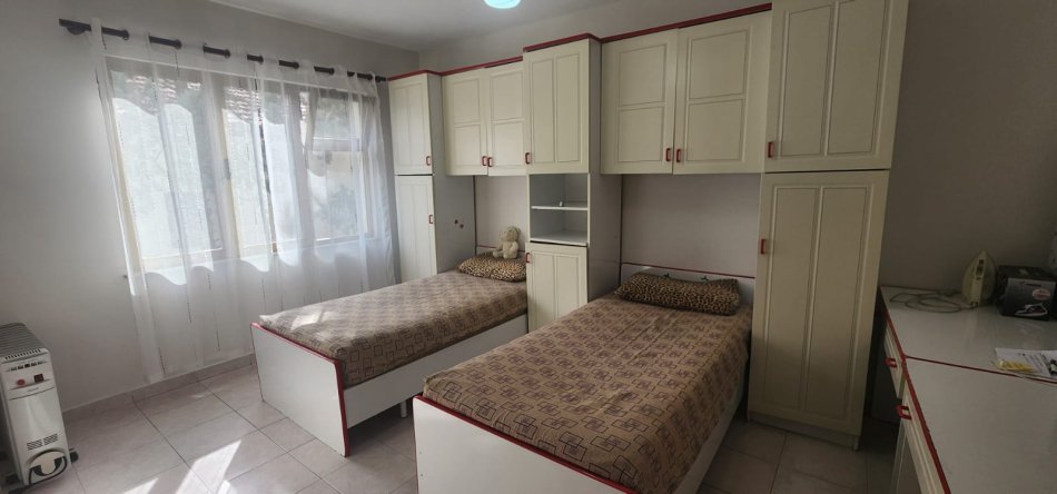 Tirane, jepet me qera apartament 2+1 Kati 1, 92 m² 650 € (Qender)