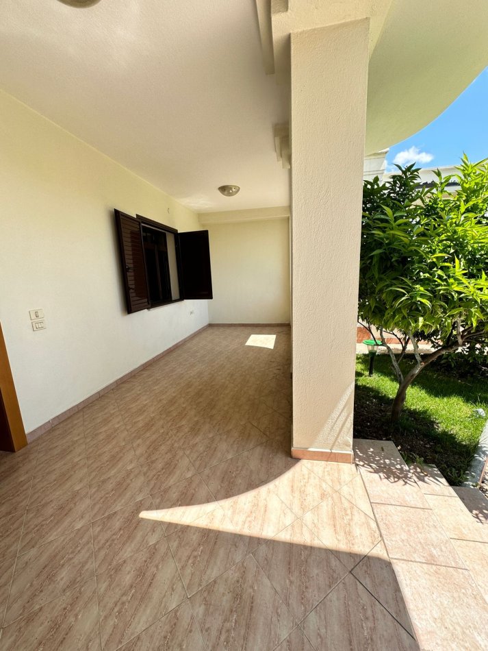 Tirane, jepet me qera Vile 3 Katshe, , 350 m² 900 € 