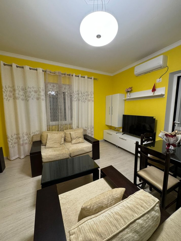 Jepet me qera Apartamenti 2+1 500€ , Don Bosko prane Viva Market.