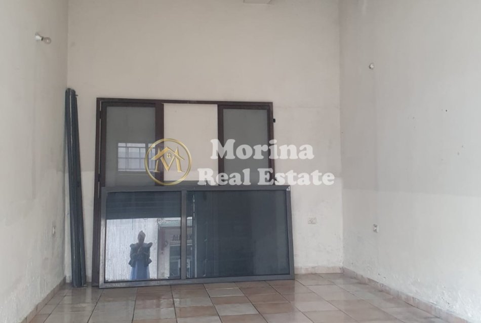 Tirane, jepet me qera ambjent biznesi Kati 0, 24 m² 450 € (Komuna Parisit)