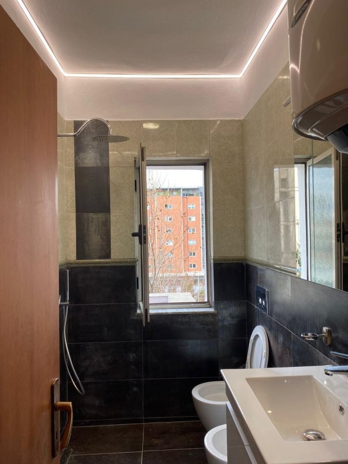 Tirane, jepet me qera apartament 3+1 Kati 5, 55.000 € (Prane shkolles 1 Maj)