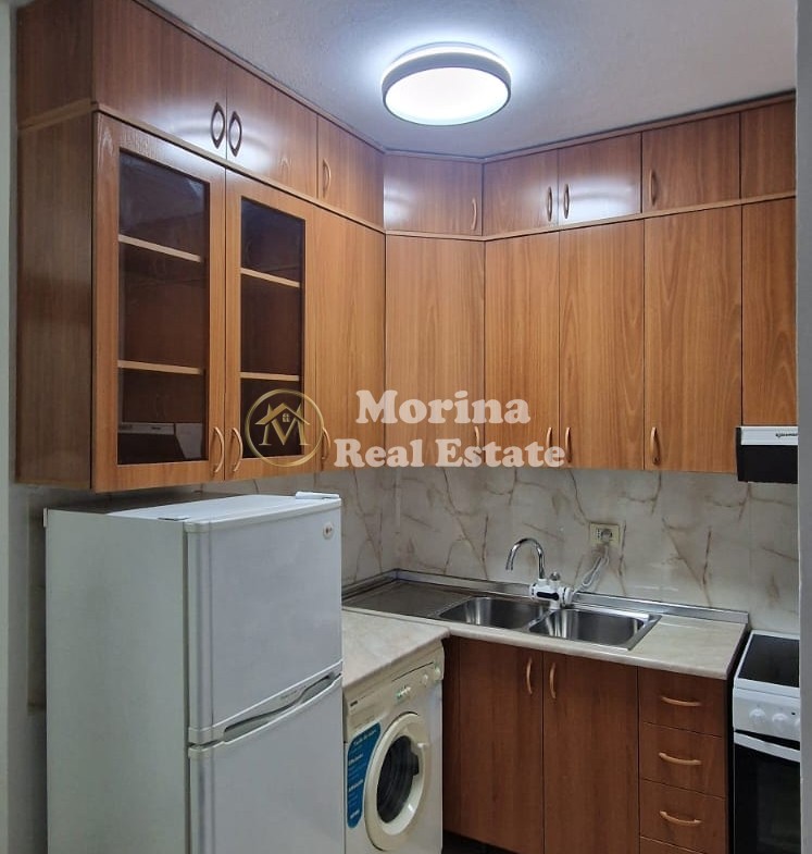 Tirane, jepet me qera apartament 1+1 Kati 3, 65 m² 650 € (Komuna Parisit)