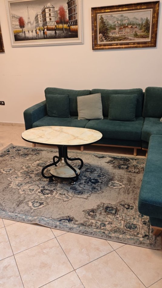 Tirane, jepet me qera shtepi 2+1+Ballkon Kati 1, 85 m² 350 € (Ne fund te rruges Jordan Misja , prane shinave te trenit)