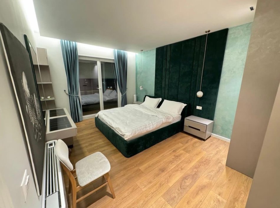 Tirane, jepet me qera apartament 2+1+Ballkon Kati 2, 92 m² 1.200 € (Prane Qendres, Rruga e Dibres)