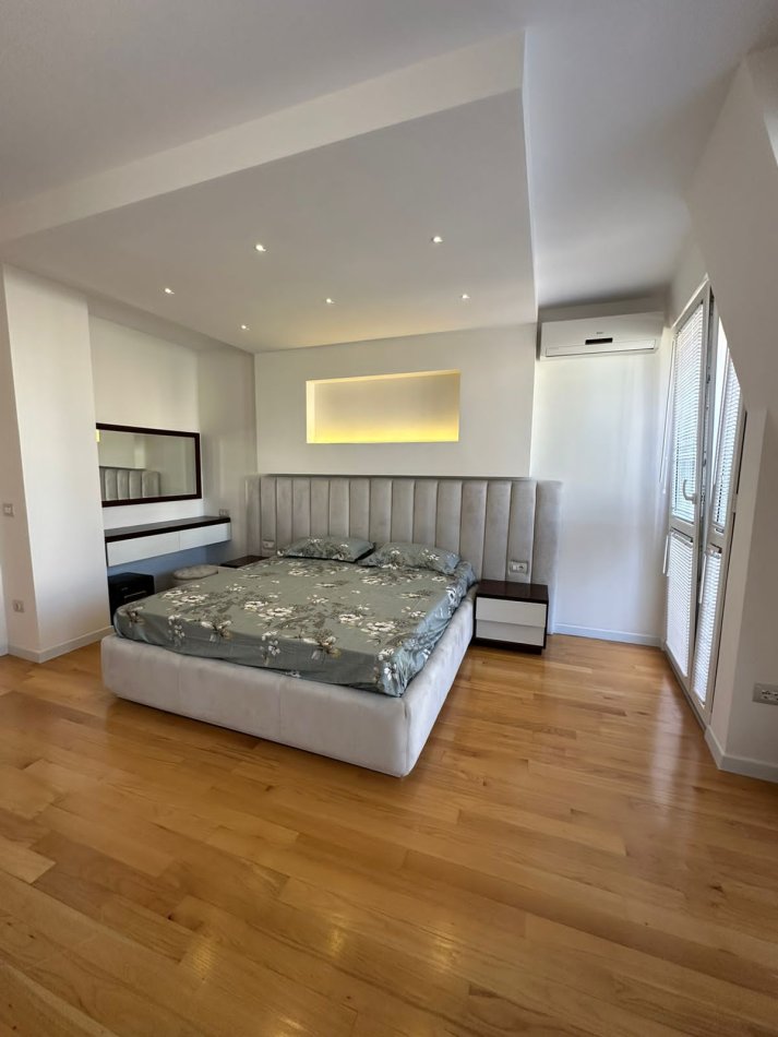 Tirane, jepet me qera  super apartament 3+1+2 , Kati 5, 180 m² 2,000 € (Stadiumi Air Albania)
