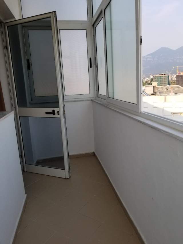 Tirane, jepet me qera apartament 2+1+BLK Kati 10, 67 m² 450 Euro (Don Bosko)