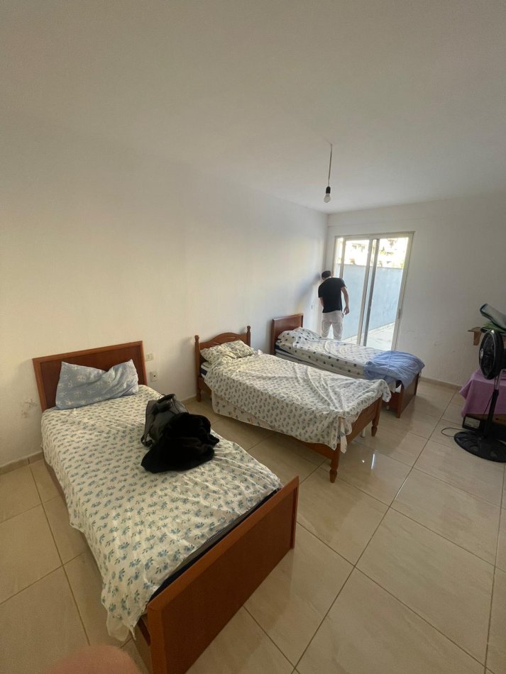 Tirane, jepet me qera apartament 2+1 Kati 2, 100 m² 450 € (Yzberisht)