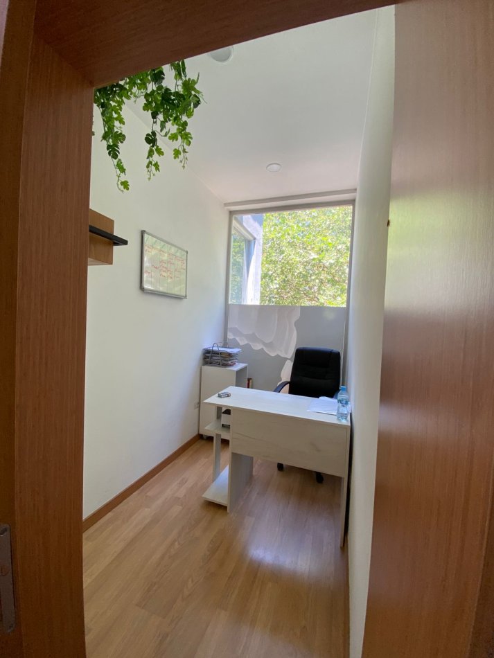 Tirane, jepet me qera ambjent biznesi Kati 2, 70 m² 800 € (rruga e kavajes)