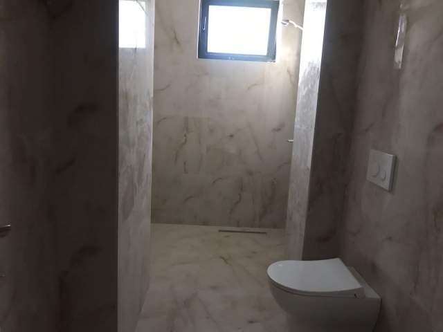 Tirane, jepet me qera apartament 2+1+BLK Kati 2, 86 m² 350 Euro (pallati Eglos)
