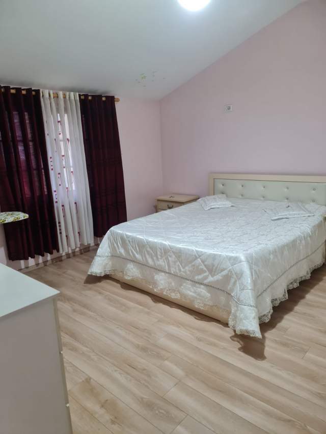 Tirane, jepet me qera Vile 2+1+BLK Kati 3, 100 m² 45.000 Leke (rruga Nikolla Nishku)