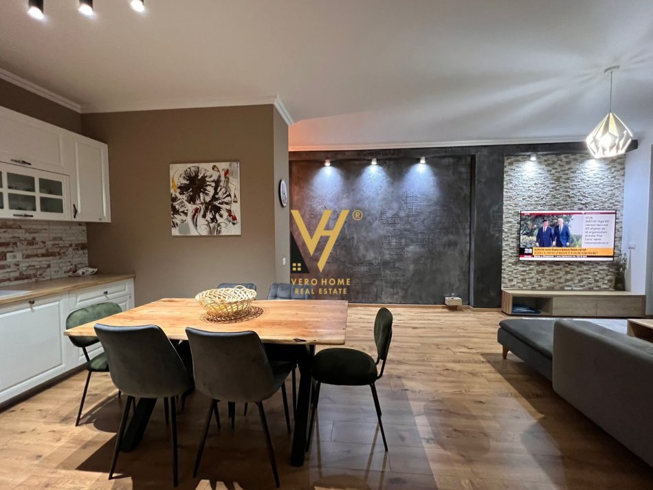 Tirane, jepet me qera apartament 2+1+Ballkon Kati 3, 130 m² 800 € (KOPSHTI BOTANIK)