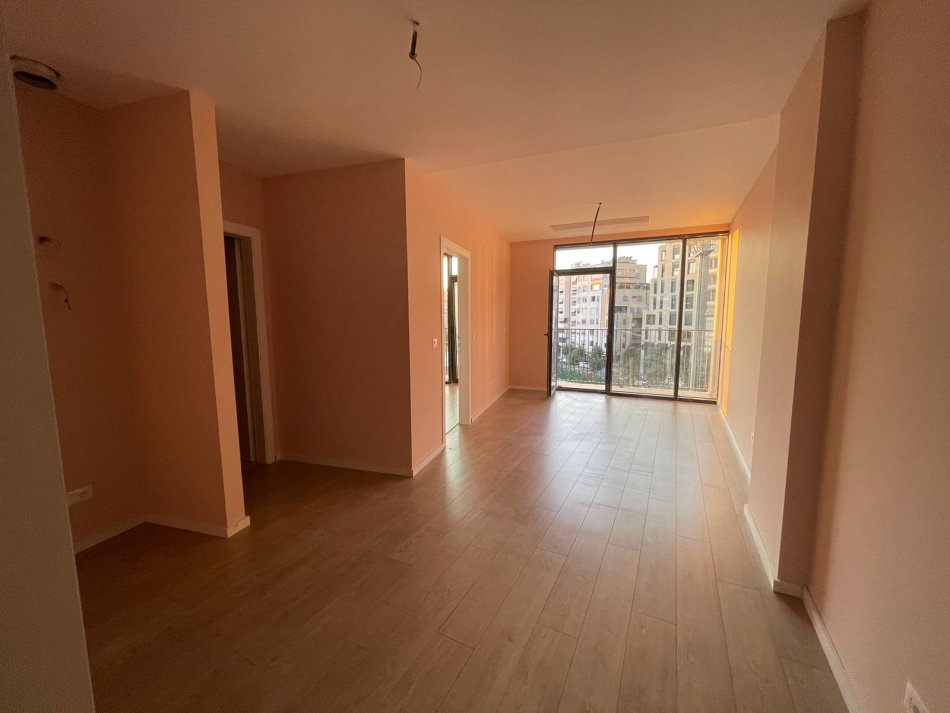 Tirane, jepet me qera apartament 1+1 Kati 3, 64 m² 800 € (Lake View)