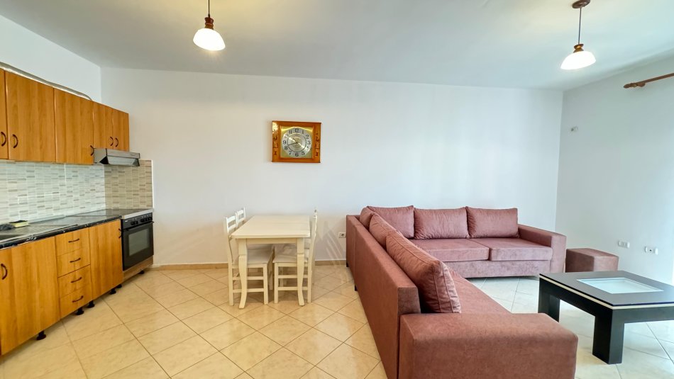 Tirane, jepet me qera 1+1+Ballkon, Kati 3, 66 m² 350 € (Yzberisht KMY)