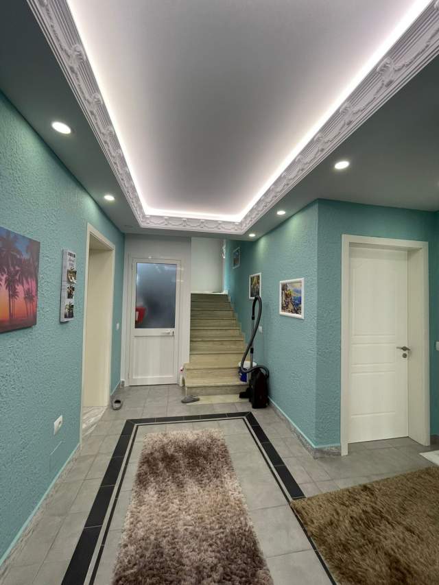 Tirane, shitet Vile 5+1+A Kati 1, 313 m² 250.000 Euro (LUNDER)