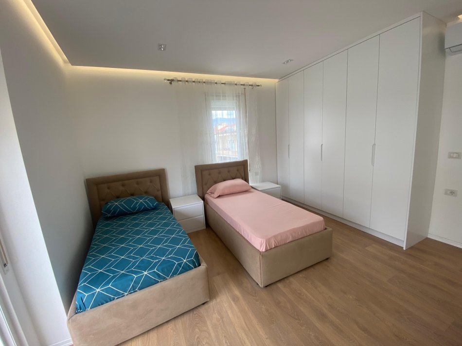 Tirane, jepet me qera apartament 2+1 Kati 1, 90 m² 500 € (selite)