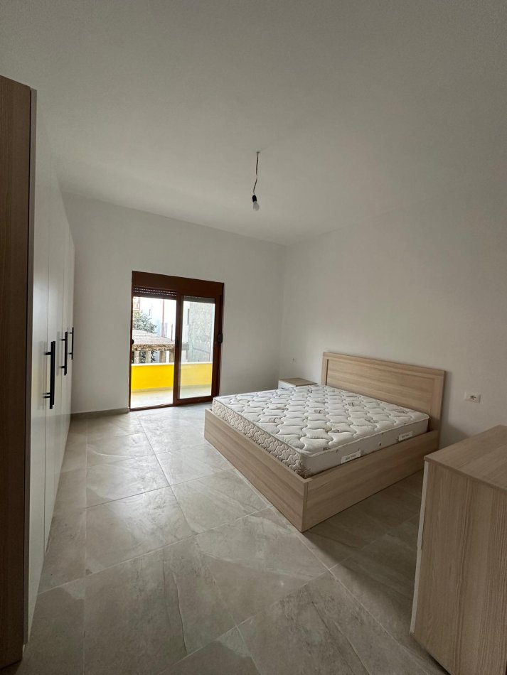 Tirane, jepet me qera apartament 3+1 Kati 3, 600 m² 600 € (Astir)