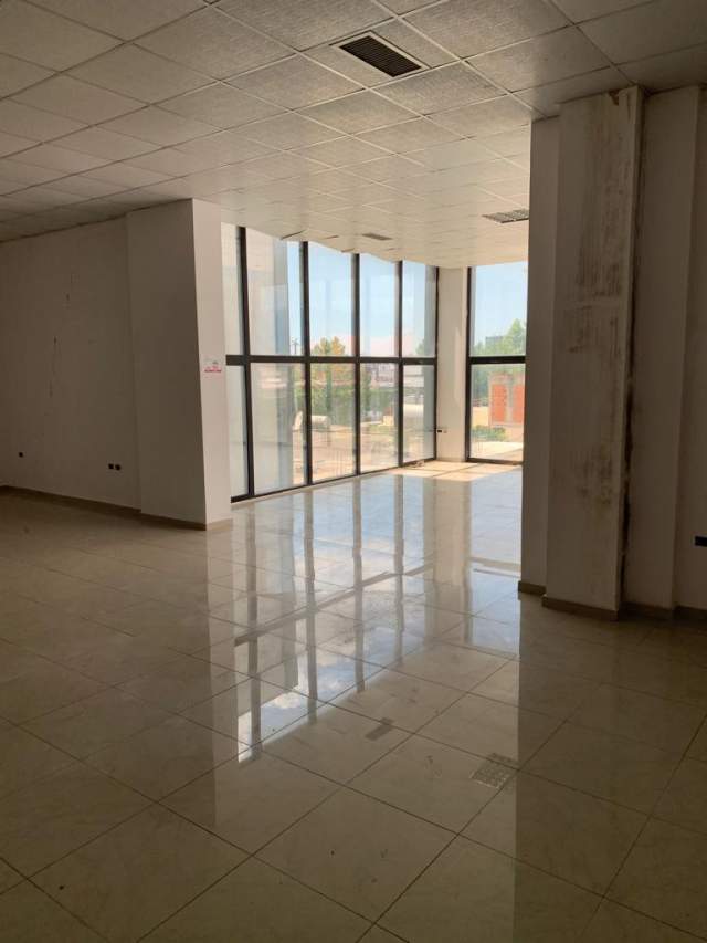 Tirane, jepet me qera ambjent biznesi Kati 2, 600 m² 3.000 Euro (Kamez)