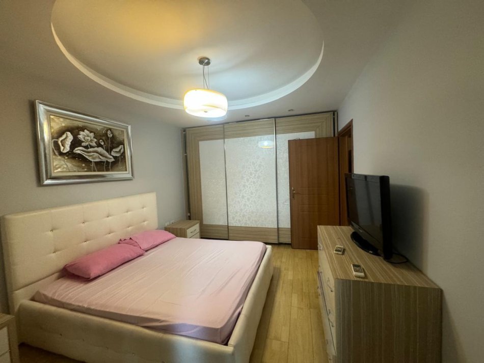 Tirane, jepet me qera apartament 2+1 Kati 3, 107 m² 500 € (5 Maj)