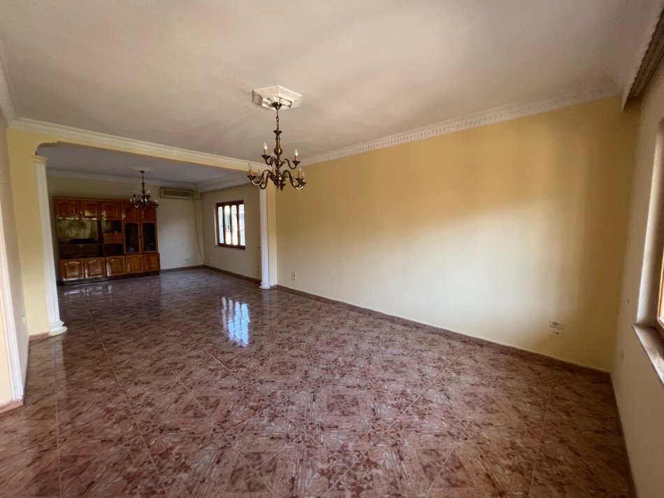 Tirane, jepet me qera Vile 4+1+Aneks+Ballkon Kati 1, 300 m² 2.300 € (allias)