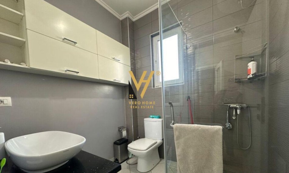 Tirane, jepet me qera apartament 2+1+Ballkon Kati 1, 133 m² 650 € (STACIONI I TRENIT )