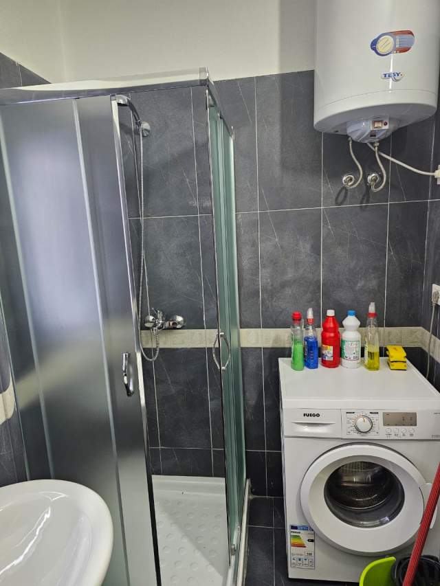 Durres, jepet me qera apartament 1+1+BLK Kati 4, 350 Euro (Pavarsia)