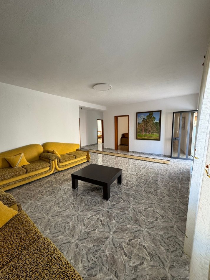 Tirane, jepet me qera shtepi 2+1+Ballkon Kati 2, 100 m² 550 € (Qytet studenti rruga budi)