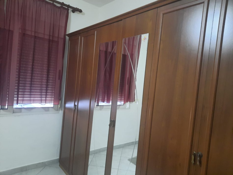 Durres Plazh, jepet me qera apartament 1+1+Ballkon, Kati 5, 65 m2 270 € (Pacarsia Plazh-Durres)