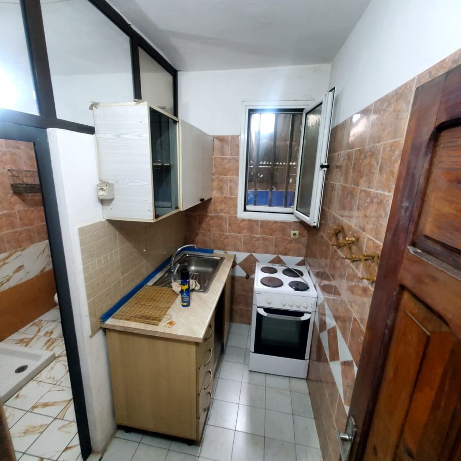 Tirane, jepet me qera apartament 1+1 Kati 2, 57 m² 260 € (Siri Kodra)