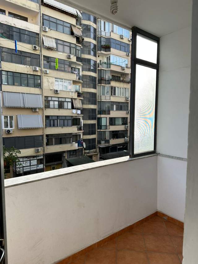 Tirane, jepet me qera garsonier 1+1 Kati 2, 43 m² 29.000 Leke (pas Universitetit Mesdhetar)