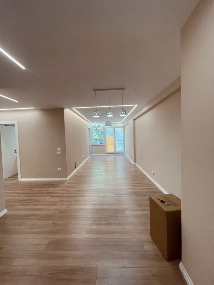 Tirane, shitet apartament 3+1+Ballkon Kati 1, 129 m² 210.000 € (Kopshti Botanik)