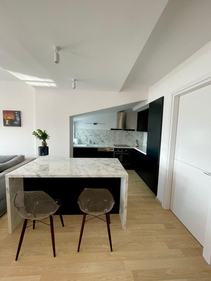 Tirane, jepet me qera apartament 2+1+Ballkon Kati 2, 130 m² 1.400 € (Long Hill Residence)
