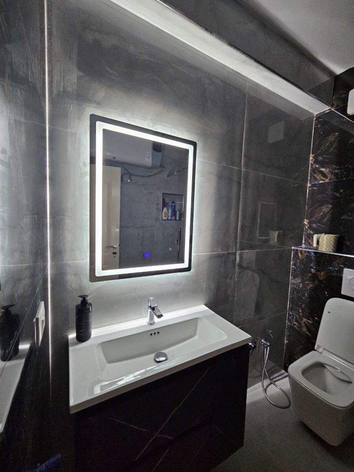 Tirane, jepet me qera apartament 2+1 Kati 3, 87 m² 700 € (Petro Nini Liarasi)