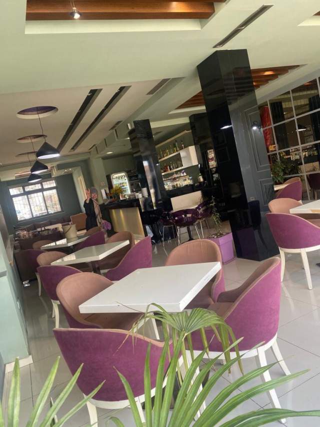 Tirane, jepet me qera ambjent biznesi Kati 0, 115 m² 800 Euro (Rruga Llazi Miho)