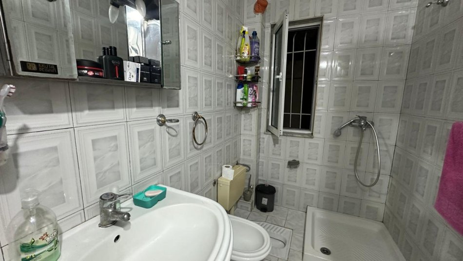 Tirane, shitet apartament 2+1 Kati 4, 71 m² 110.000 € (Brryli)