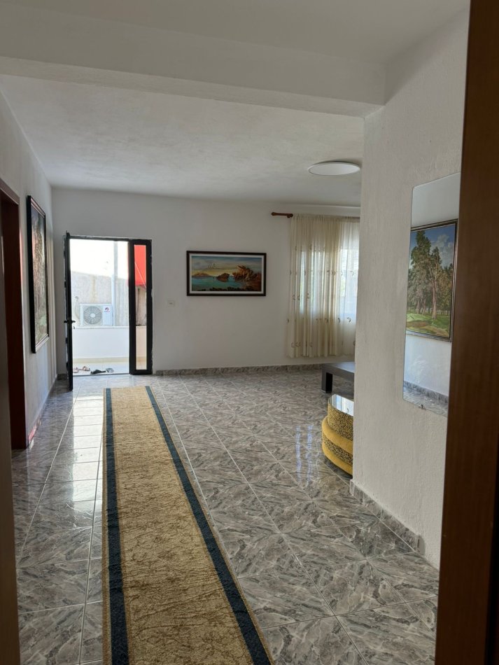 Tirane, jepet me qera shtepi 2+1+Ballkon Kati 2, 100 m² 550 € (Qytet studenti rruga budi)