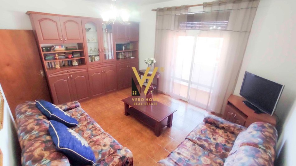Tirane, jepet me qera apartament 2+1+Ballkon Kati 4, 78 m² 650 € (SHKOLLA E KUQE)