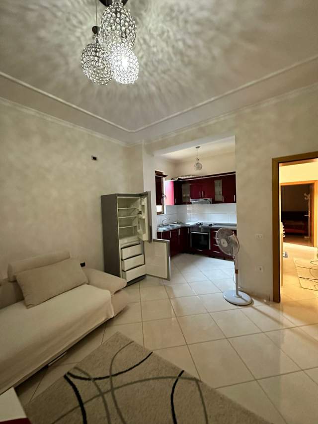 Tirane, jepet me qera shtepi 2+1+BLK Kati 2, 100 m² 400 Euro (rruga gjon mili)