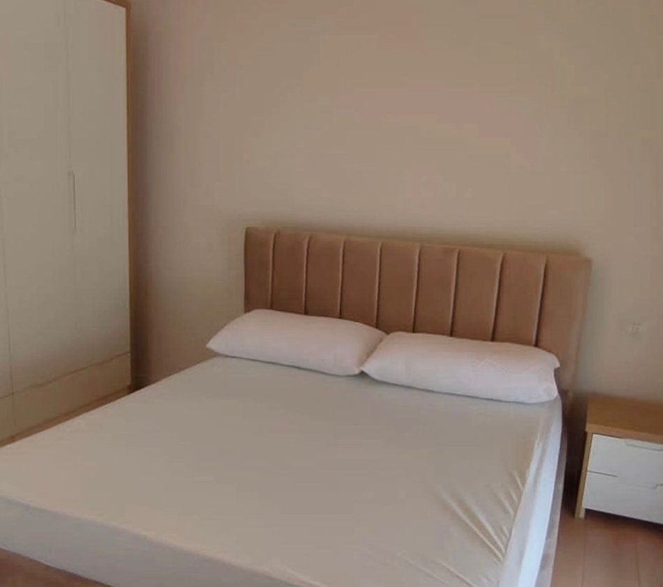 Tirane, jepet me qera apartament 2+1+Ballkon Kati 7, 80 m² 600 € (Qytet studenti , Kompleksi ana)
