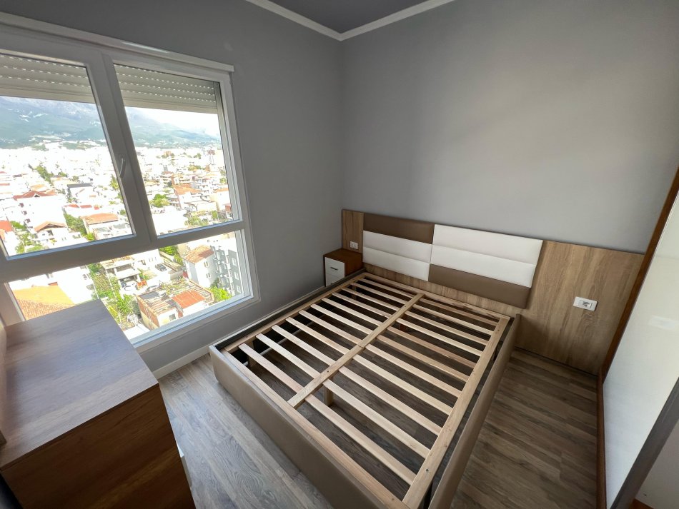 Tirane, jepet me qera 1+1 Kati 9, 500 € (rruga 5 maji)