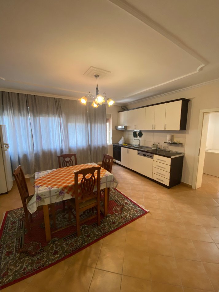 Tirane, jap me qera apartament 2+1+Ballkon Kati 3, 110 m² 600 € (Ish Shushica)