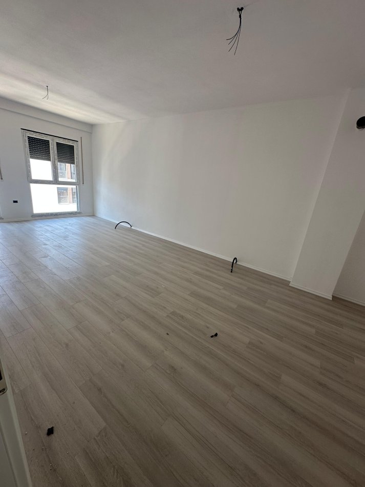 Tirane, shitet apartament 3+1+Ballkon Kati 6, 124 m² 105.000 € (Kamez Blv. Berisha)