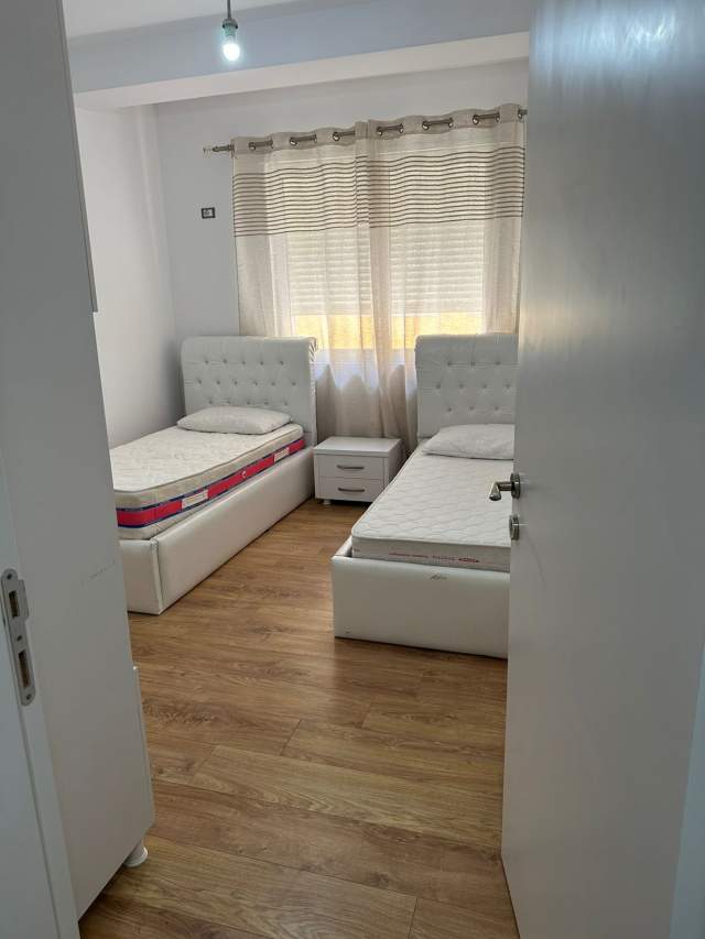 Tirane, jepet me qera apartament 2+1+BLK Kati 3, 110 m² 500 Euro (rruga Bill Klinton)