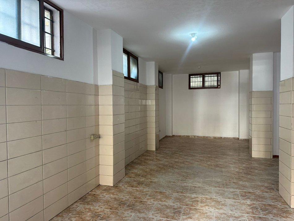 Tirane, shitet ambjent biznesi Kati 0, 92 m² 120,000 € (Mihal Grameno)