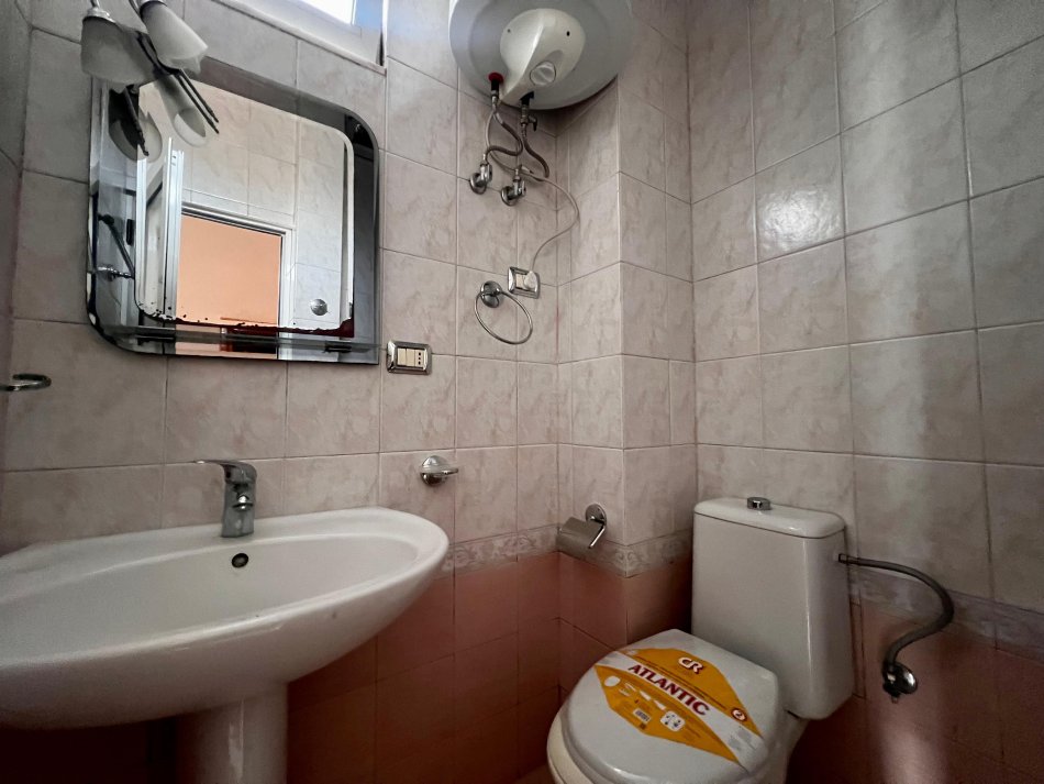 Tirane, jepet me qera Vile 3+1+Ballkon Kati 0, 160 m² 600 € (Shkolla Partizani - Tiranë)