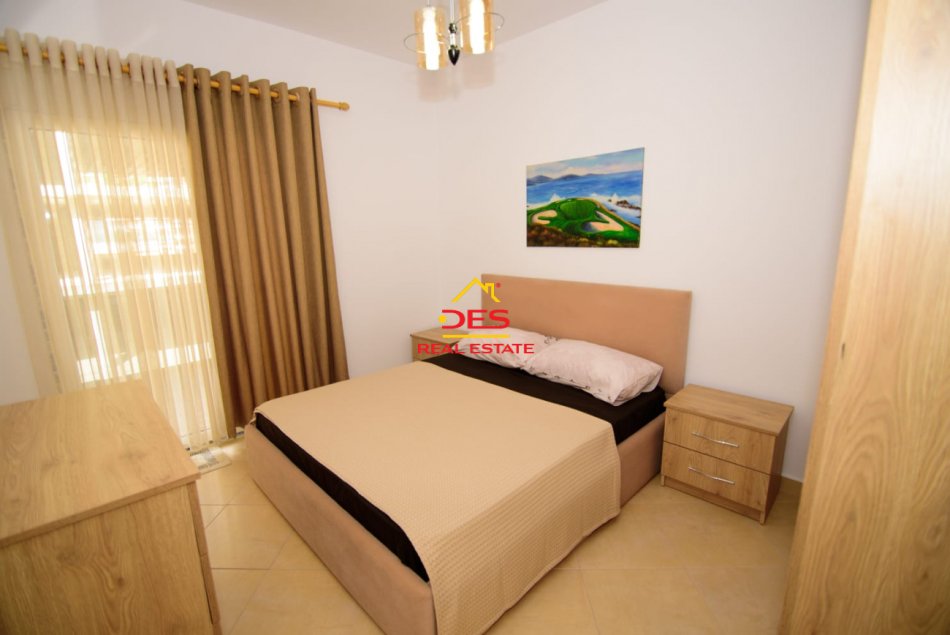 SHITET APARTAMENT 1+1 PRANË MARINA BAY RESORT,VLORË

🌅 ME PAMJE ANËSORE NGA DETI
