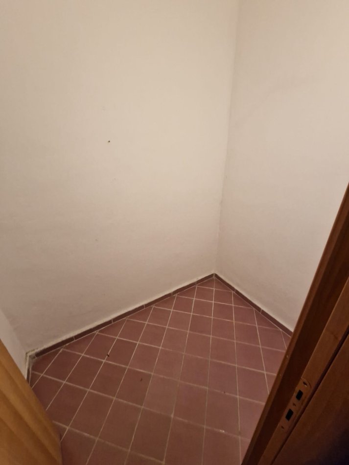 Durres, jepet me qera ambjent biznesi Kati 0, 29 m² 250 € (Poliklinika Durres)